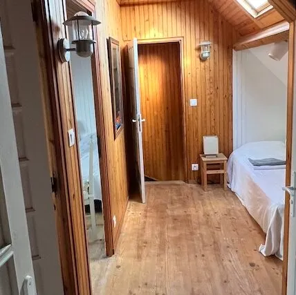 Couloir de l'étage desservant les chambres
